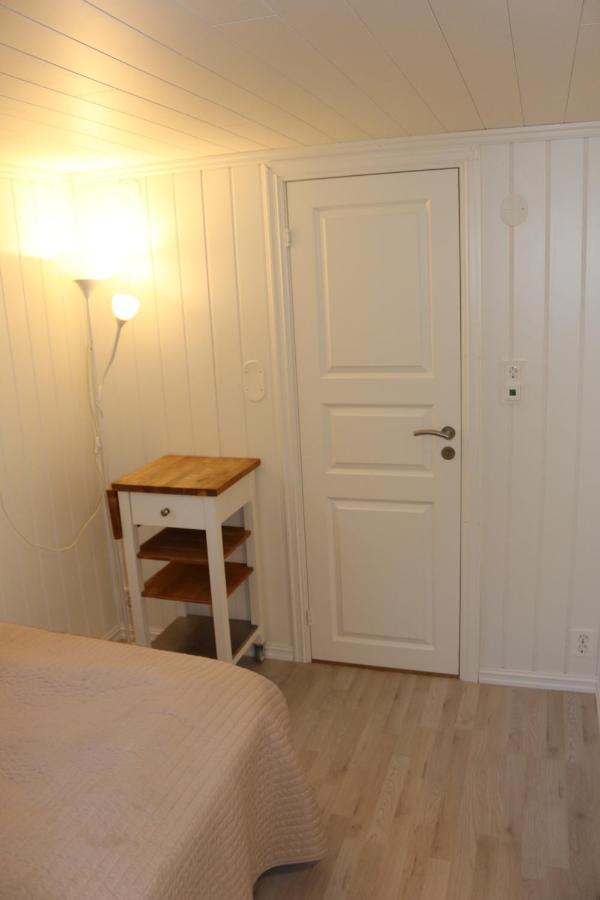Nice Apartment With1 Bedroom Separate Living Room With A Sofa Bed And A Tiny Kitchen A Bathroom Located In Nordstrand Near By The Sea For 3 Guests With A Garden And Grill 5 Extra Guests With Extra Cost In The Cabin With Sea View Just Outside The Apar Oslo Buitenkant foto